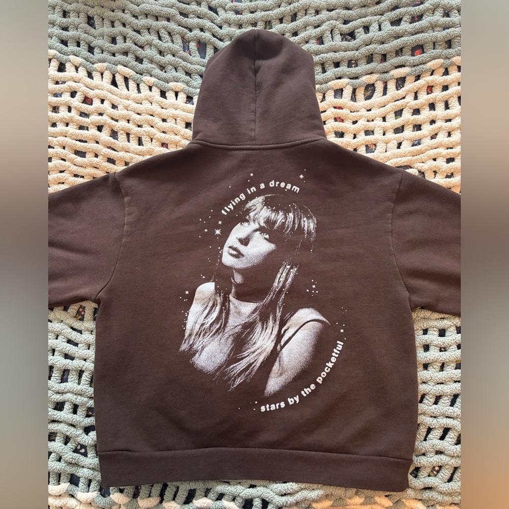 Super Rare Authentic Taylor Swift “flying in a dream stars by the pocket full”